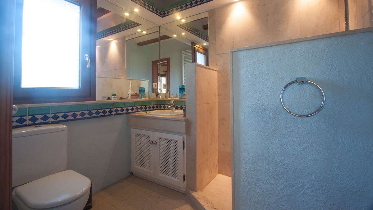 5 Bed Townhouse for sale in Casares Costa Del Sol, Málaga, Spain