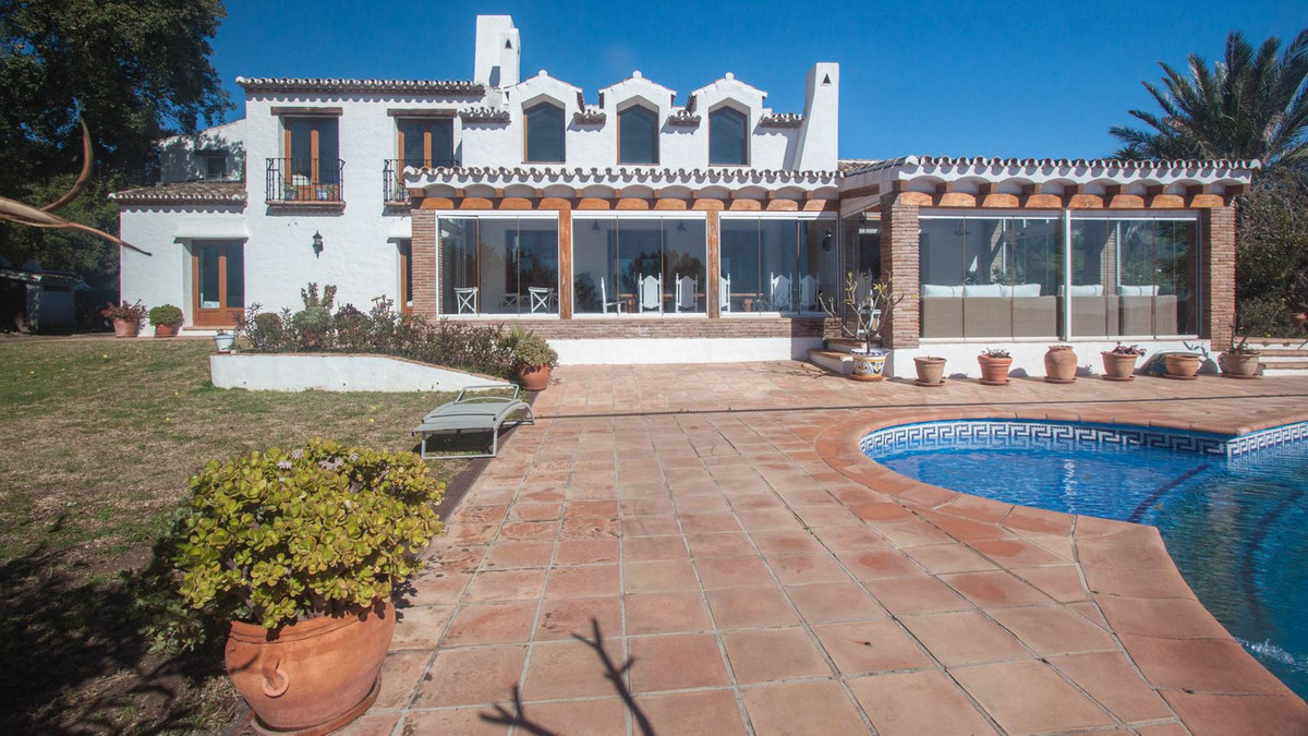 5 Bed Townhouse for sale in Casares Costa Del Sol, Málaga, Spain