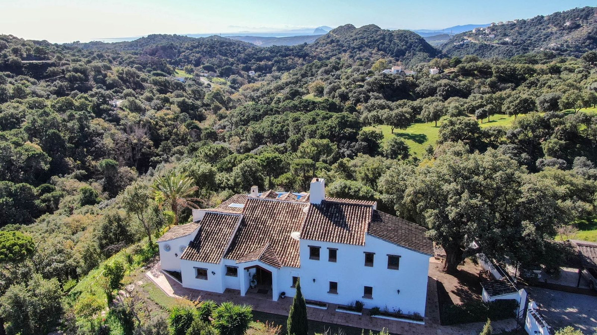 5 Bed Townhouse for sale in Casares Costa Del Sol, Málaga, Spain