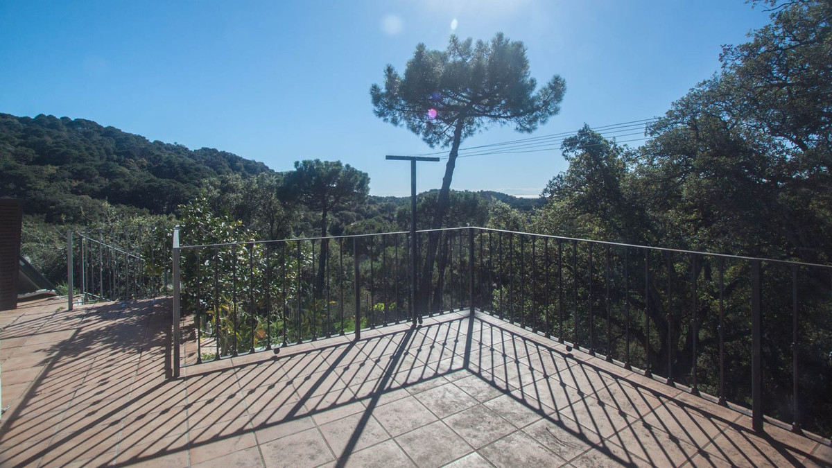 5 Bed Townhouse for sale in Casares Costa Del Sol, Málaga, Spain