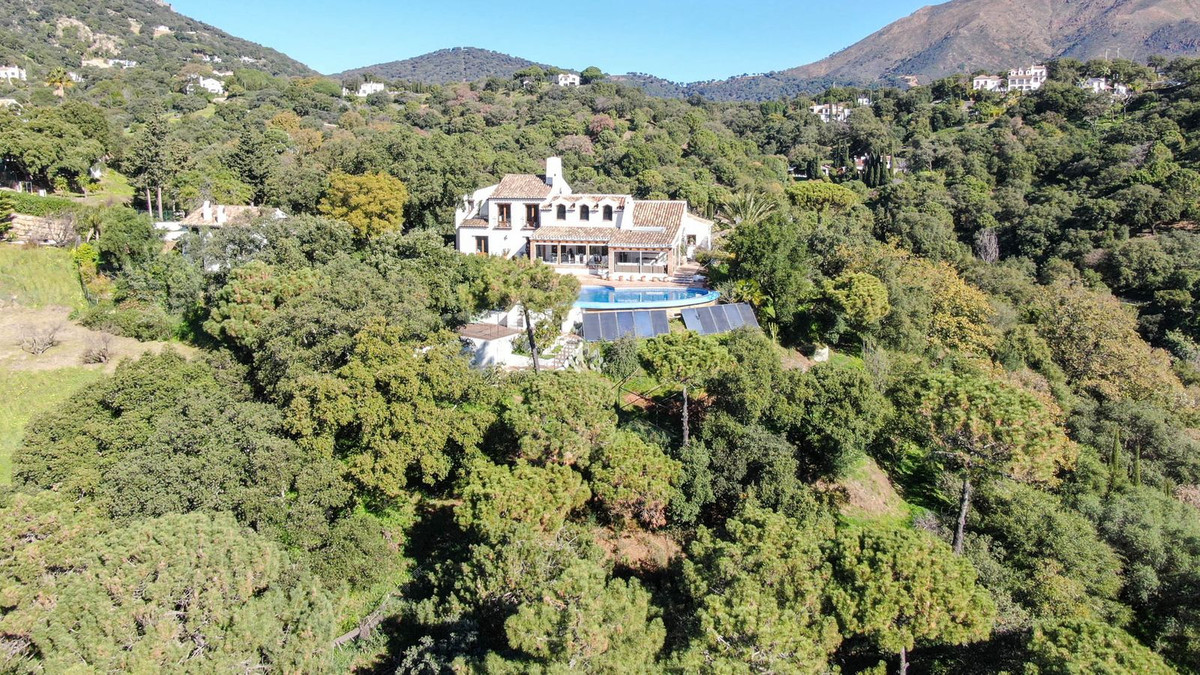 5 Bed Townhouse for sale in Casares Costa Del Sol, Málaga, Spain