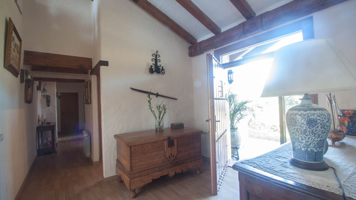 5 Bed Townhouse for sale in Casares Costa Del Sol, Málaga, Spain