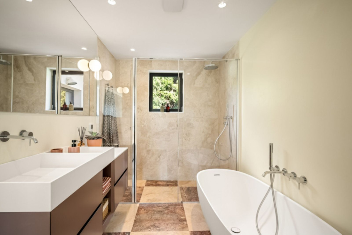 4 Bed Townhouse for sale in Nueva Andalucía Costa Del Sol, Málaga, Spain