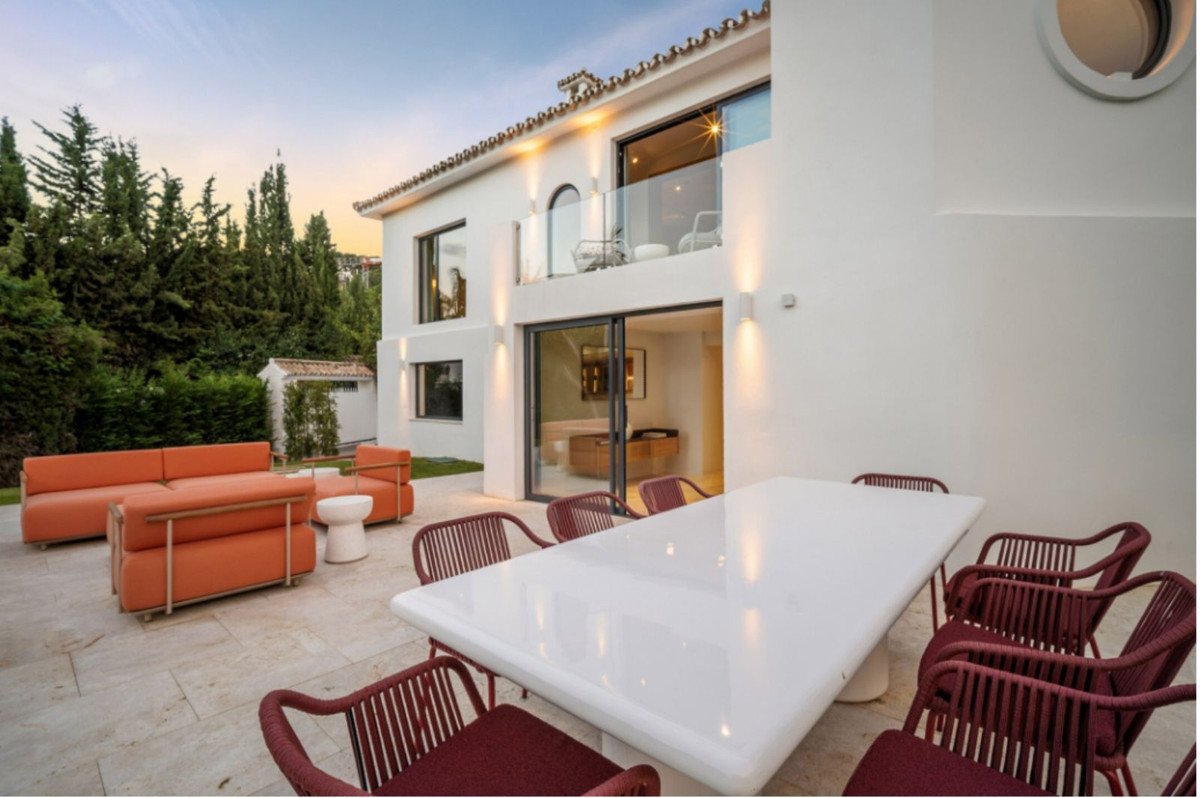 4 Bed Townhouse for sale in Nueva Andalucía Costa Del Sol, Málaga, Spain