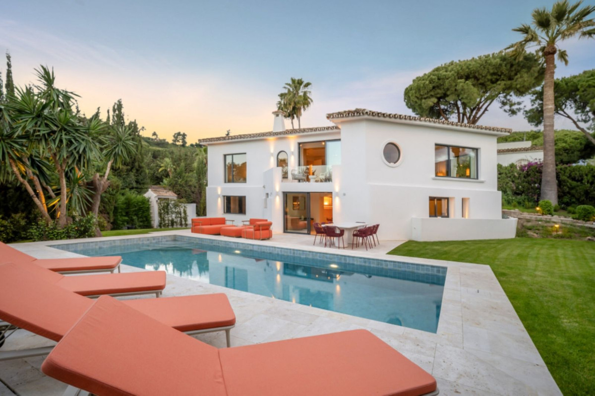 4 Bed Townhouse for sale in Nueva Andalucía Costa Del Sol, Málaga, Spain