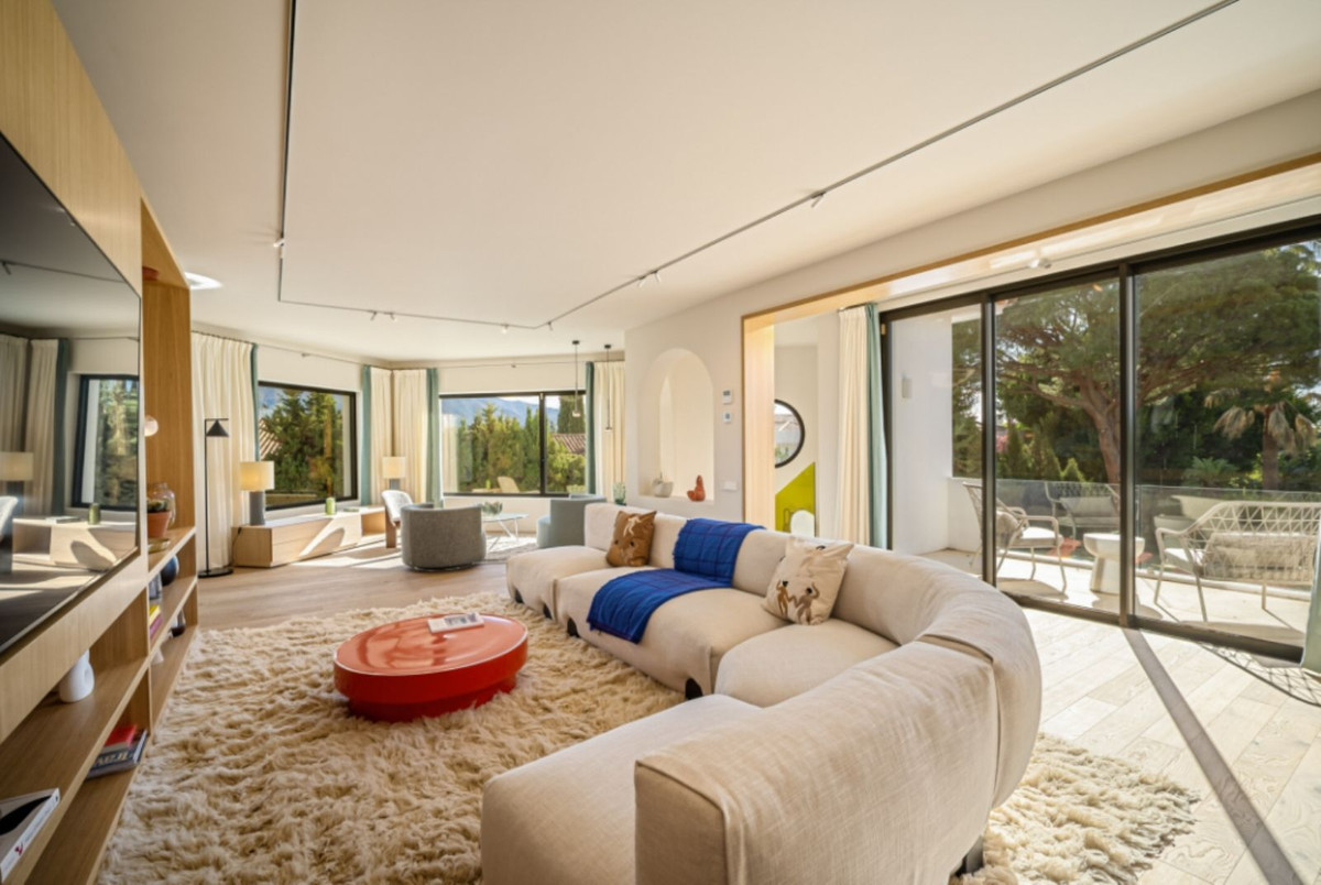 4 Bed Townhouse for sale in Nueva Andalucía Costa Del Sol, Málaga, Spain