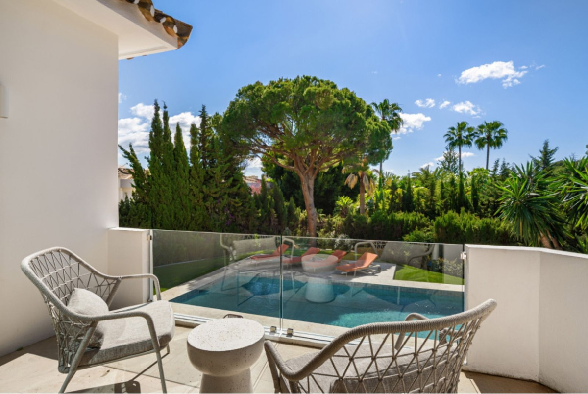 4 Bed Townhouse for sale in Nueva Andalucía Costa Del Sol, Málaga, Spain