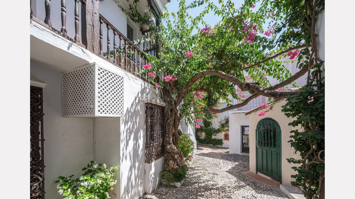 3 Bed Townhouse for sale in The Golden Mile Costa Del Sol, Málaga, Spain