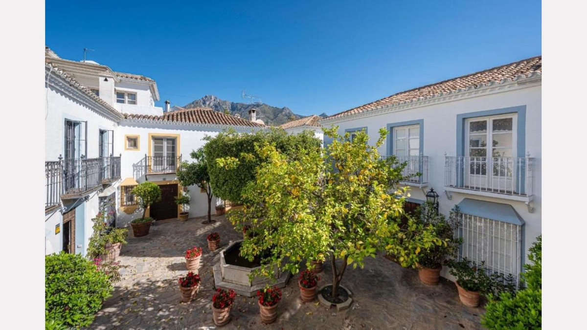 3 Bed Townhouse for sale in The Golden Mile Costa Del Sol, Málaga, Spain