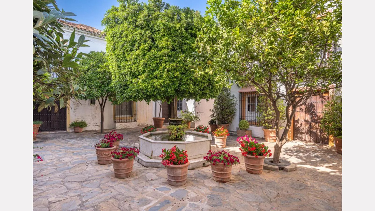 3 Bed Townhouse for sale in The Golden Mile Costa Del Sol, Málaga, Spain