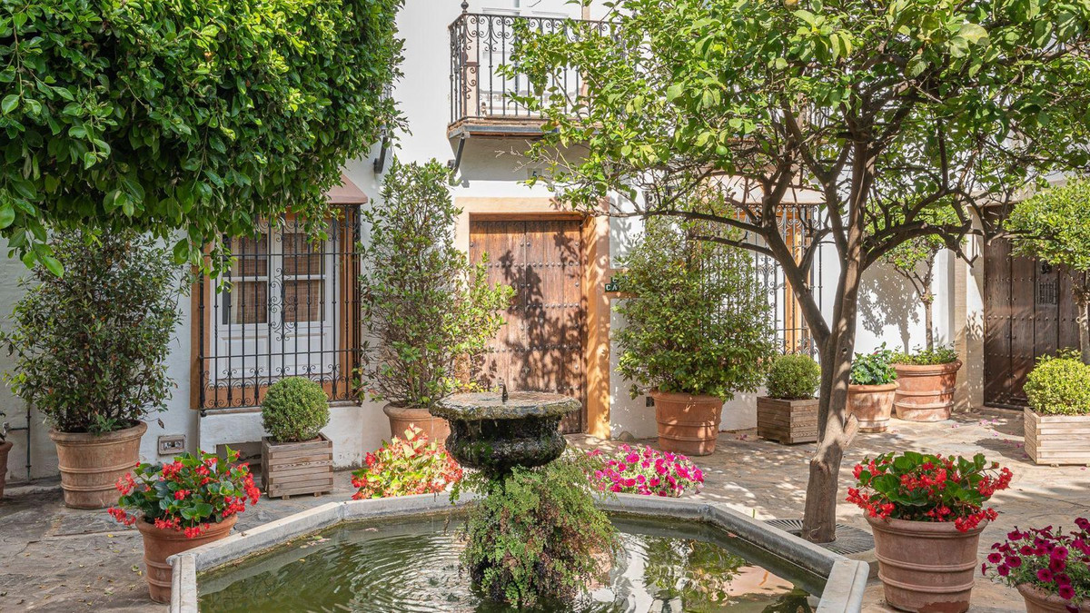3 Bed Townhouse for sale in The Golden Mile Costa Del Sol, Málaga, Spain