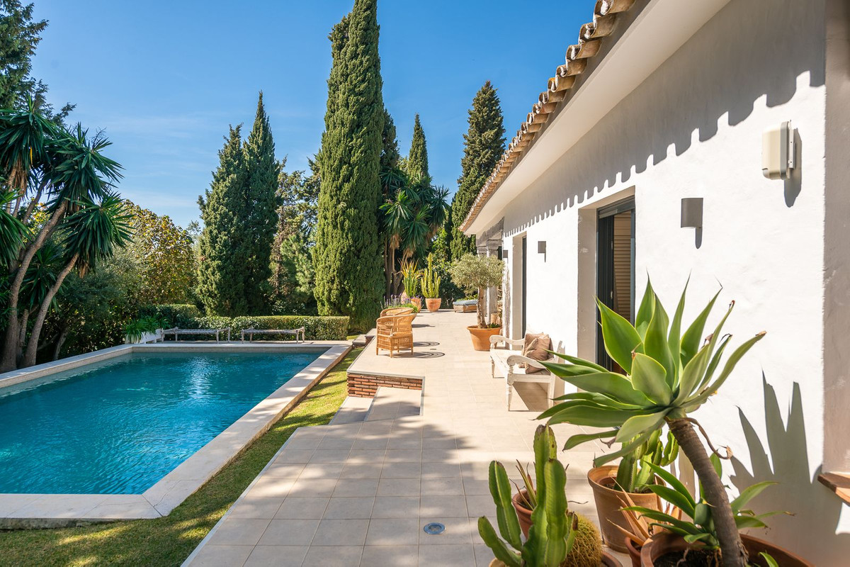 5 Bed Townhouse for sale in Hacienda Las Chapas Costa Del Sol, Málaga, Spain