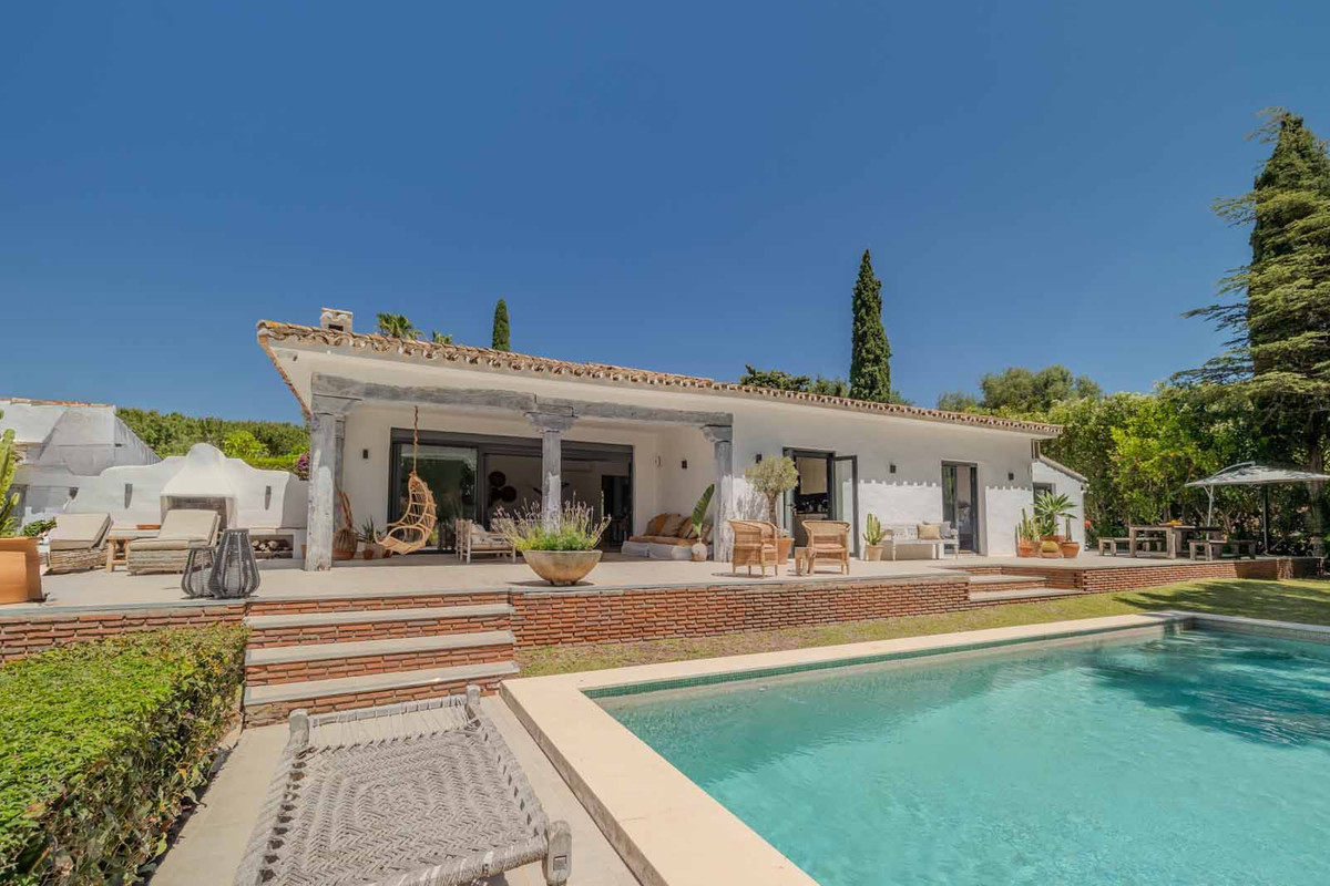 5 Bed Townhouse for sale in Hacienda Las Chapas Costa Del Sol, Málaga, Spain