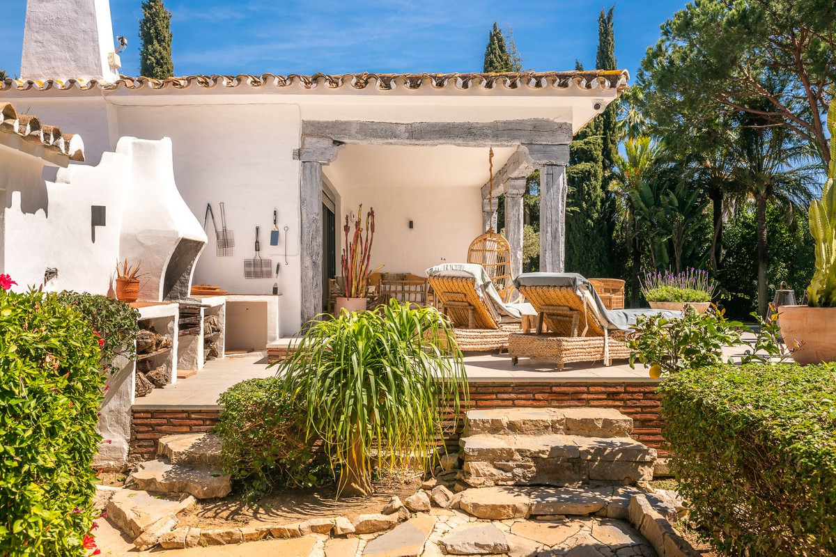 5 Bed Townhouse for sale in Hacienda Las Chapas Costa Del Sol, Málaga, Spain