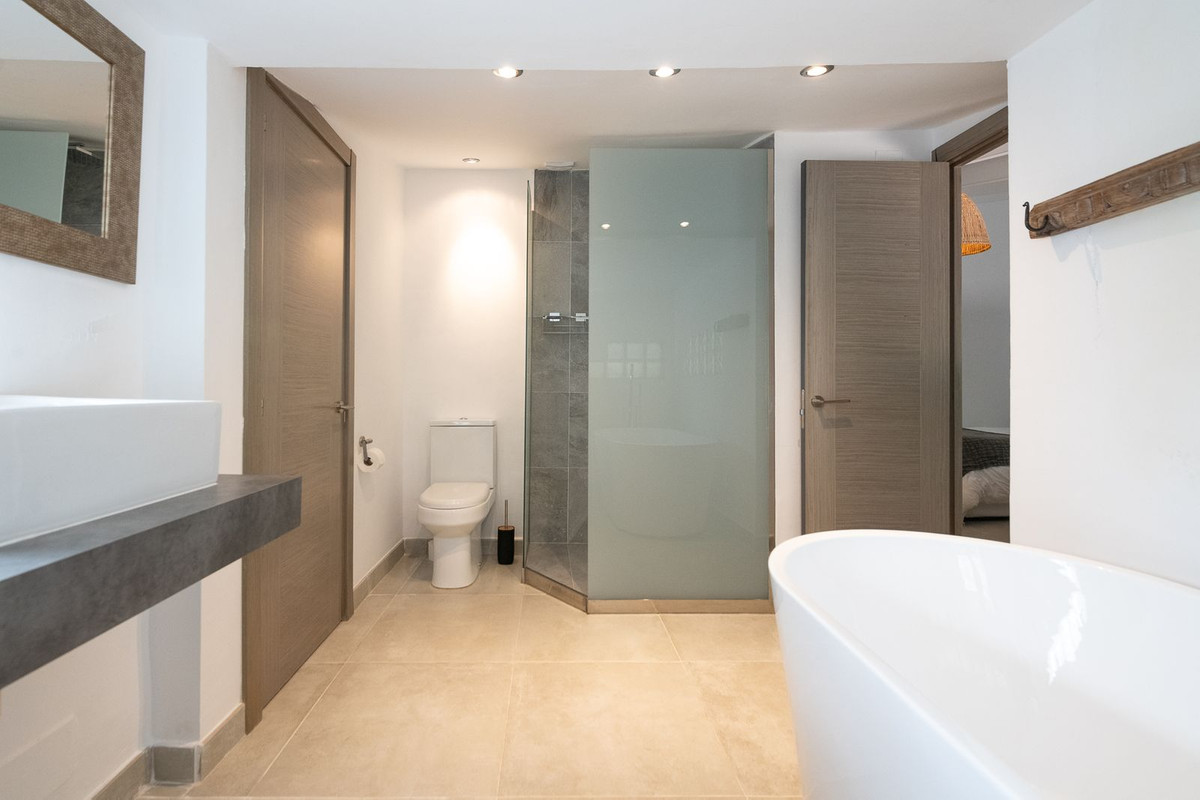 5 Bed Townhouse for sale in Hacienda Las Chapas Costa Del Sol, Málaga, Spain