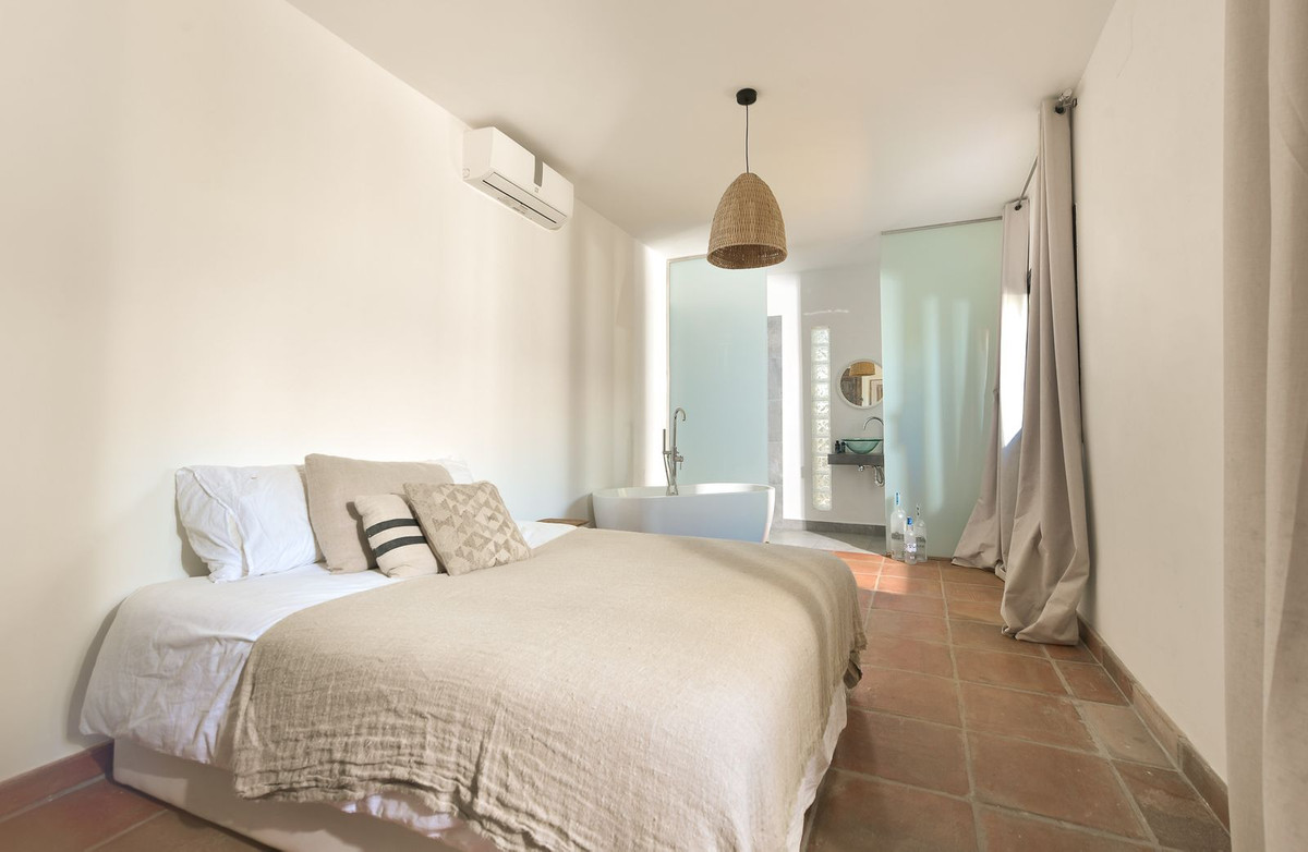 5 Bed Townhouse for sale in Hacienda Las Chapas Costa Del Sol, Málaga, Spain