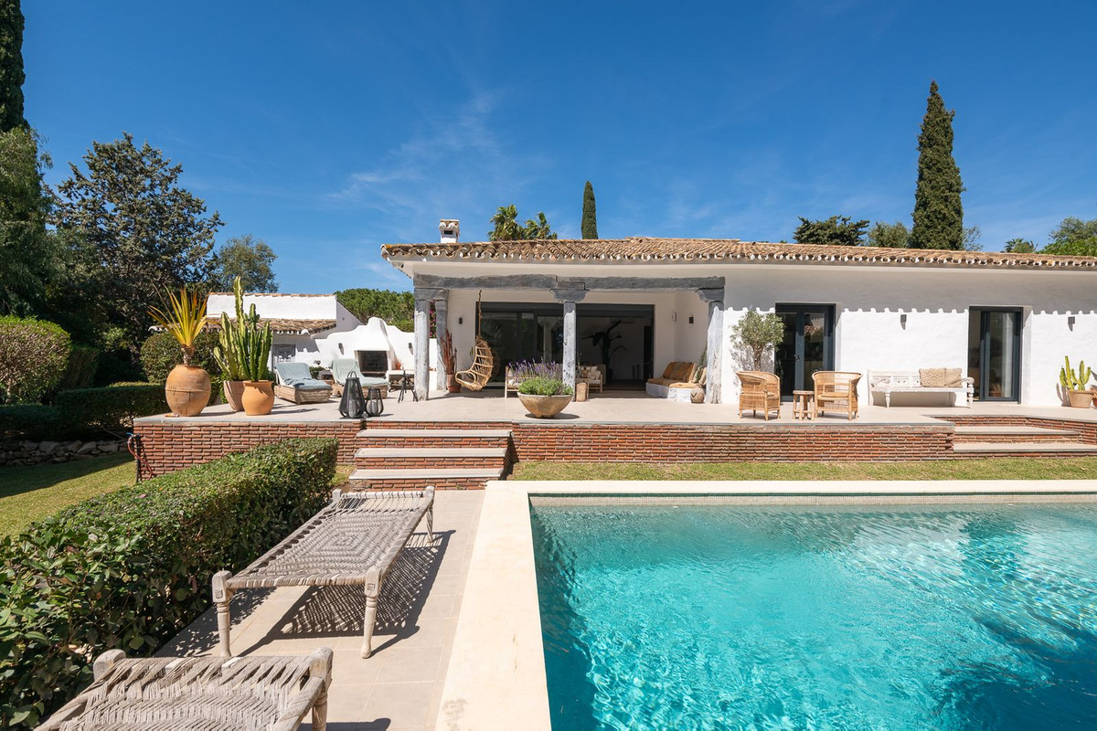 5 Bed Townhouse for sale in Hacienda Las Chapas Costa Del Sol, Málaga, Spain