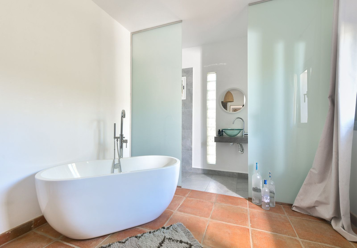 5 Bed Townhouse for sale in Hacienda Las Chapas Costa Del Sol, Málaga, Spain