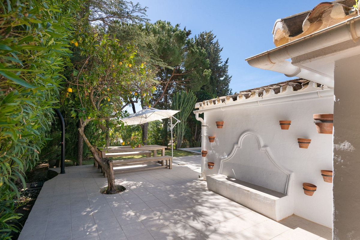 5 Bed Townhouse for sale in Hacienda Las Chapas Costa Del Sol, Málaga, Spain
