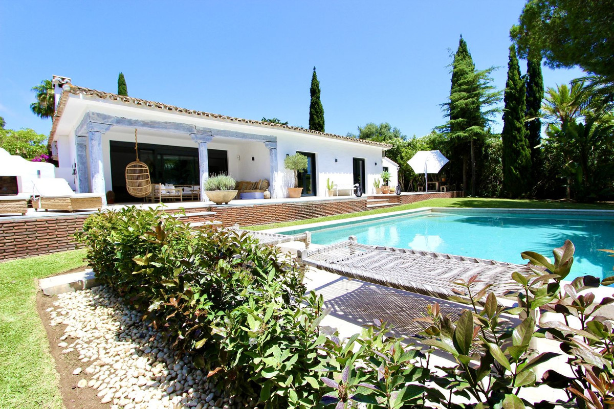 5 Bed Townhouse for sale in Hacienda Las Chapas Costa Del Sol, Málaga, Spain