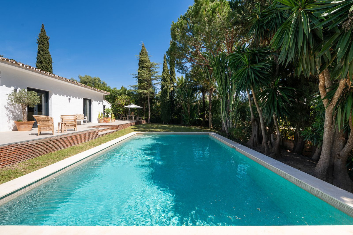 5 Bed Townhouse for sale in Hacienda Las Chapas Costa Del Sol, Málaga, Spain