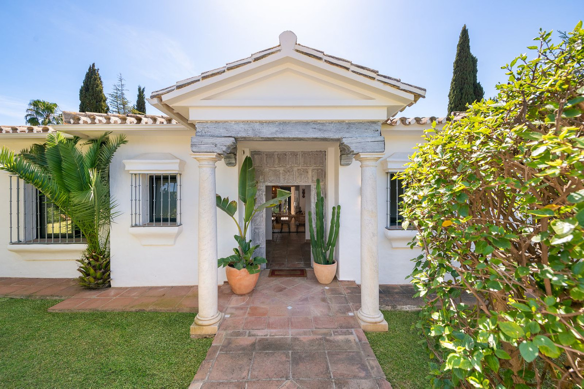 5 Bed Townhouse for sale in Hacienda Las Chapas Costa Del Sol, Málaga, Spain
