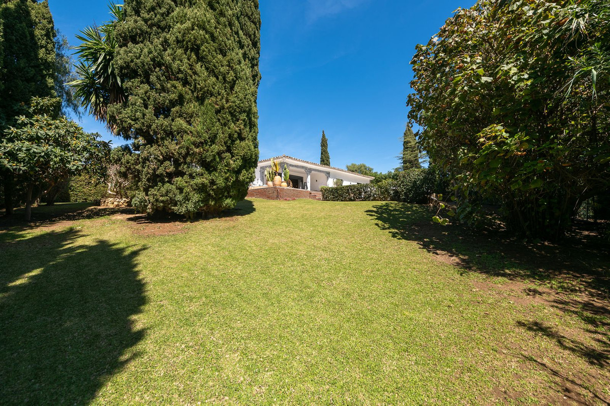 5 Bed Townhouse for sale in Hacienda Las Chapas Costa Del Sol, Málaga, Spain