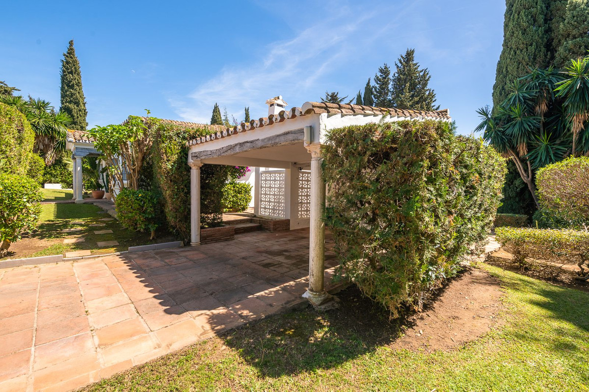 5 Bed Townhouse for sale in Hacienda Las Chapas Costa Del Sol, Málaga, Spain