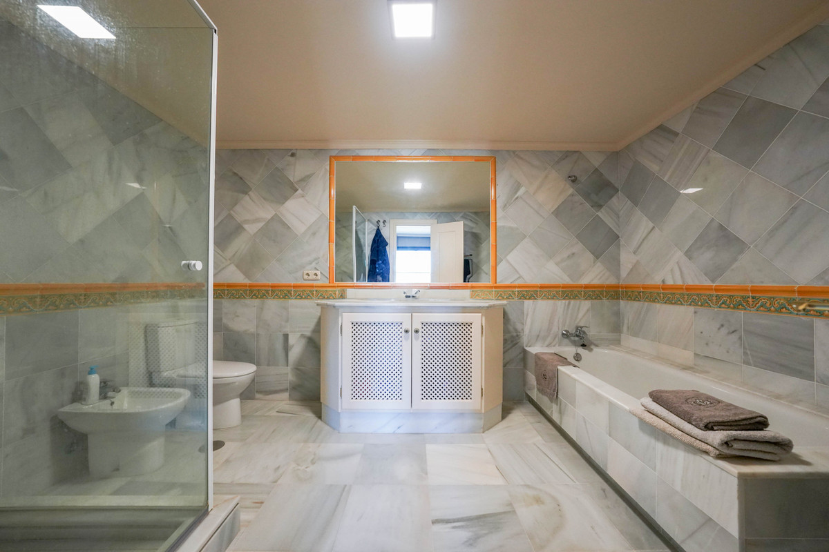 Se vende Apartamento Planta Media de 2 dormitorios en Costa Del Sol, Málaga, España