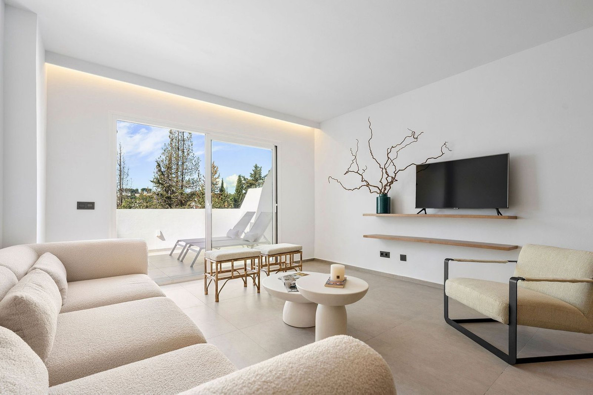 3 Bed Apartment for sale in Nueva Andalucía Costa Del Sol, Málaga, Spain