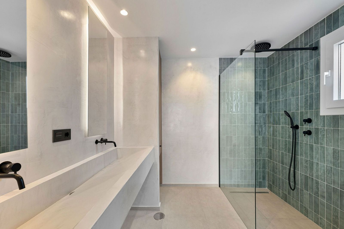 3 Bed Apartment for sale in Nueva Andalucía Costa Del Sol, Málaga, Spain