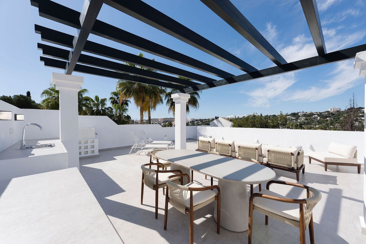 3 Bed Apartment for sale in Nueva Andalucía Costa Del Sol, Málaga, Spain