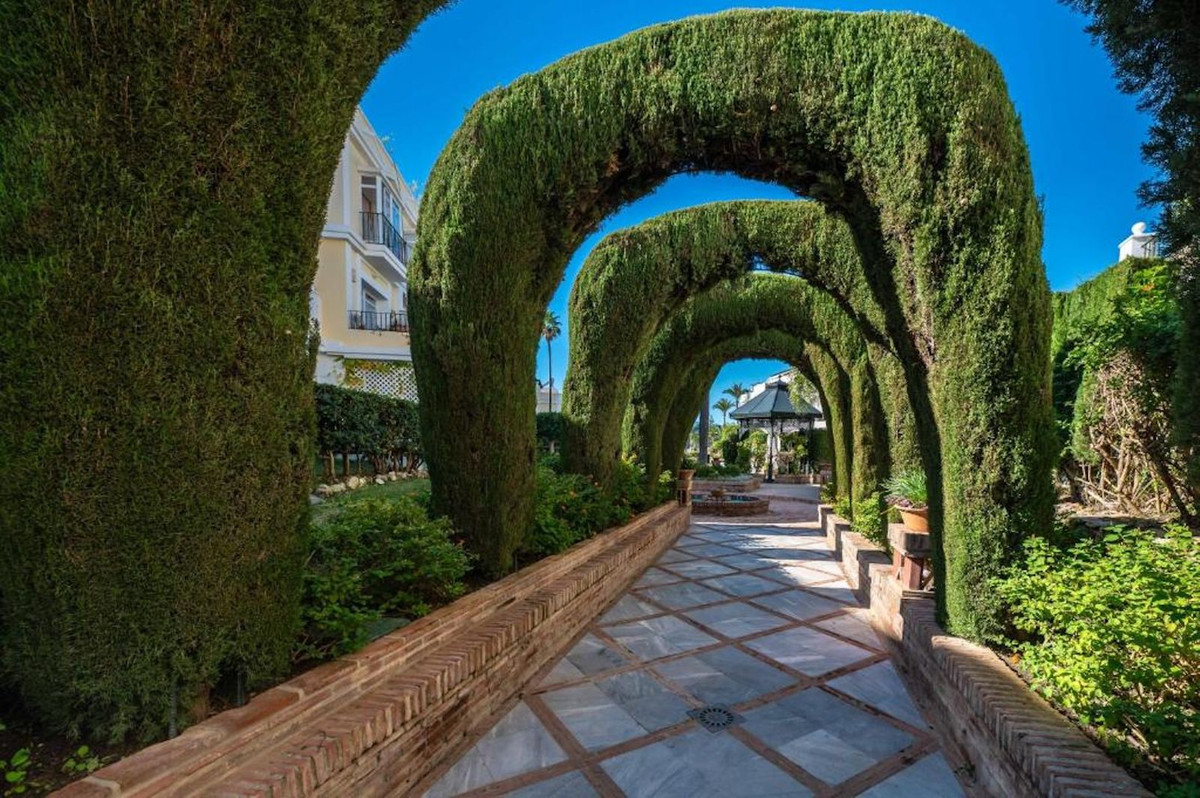3 Bed Apartment for sale in Nueva Andalucía Costa Del Sol, Málaga, Spain
