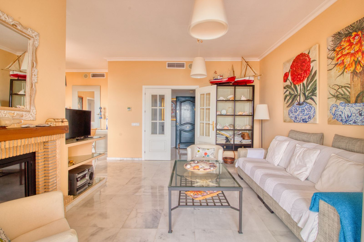 Se vende Apartamento Planta Media de 3 dormitorios en Costa Del Sol, Málaga, España