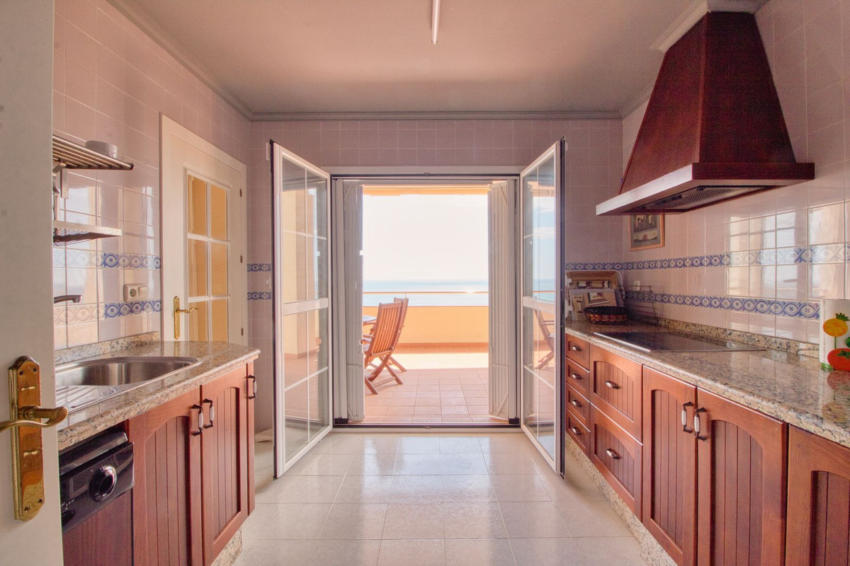 Se vende Apartamento Planta Media de 3 dormitorios en Costa Del Sol, Málaga, España