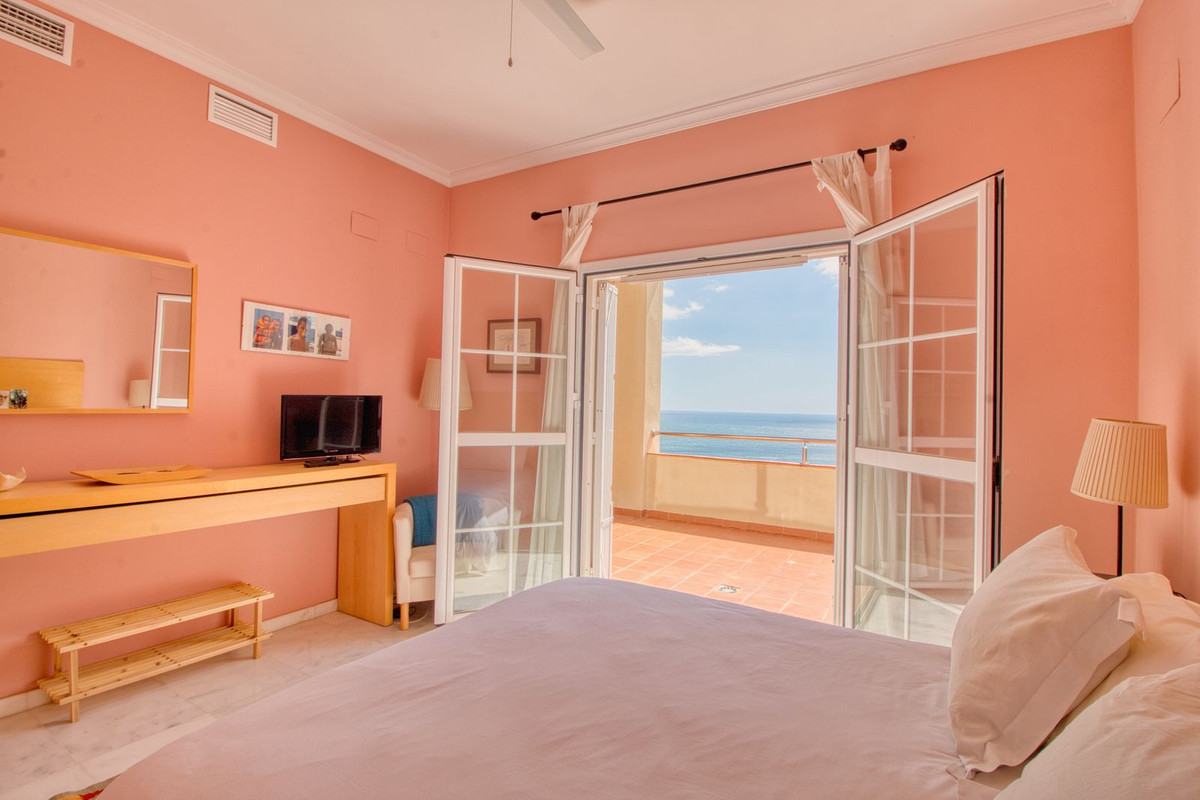 Se vende Apartamento Planta Media de 3 dormitorios en Costa Del Sol, Málaga, España