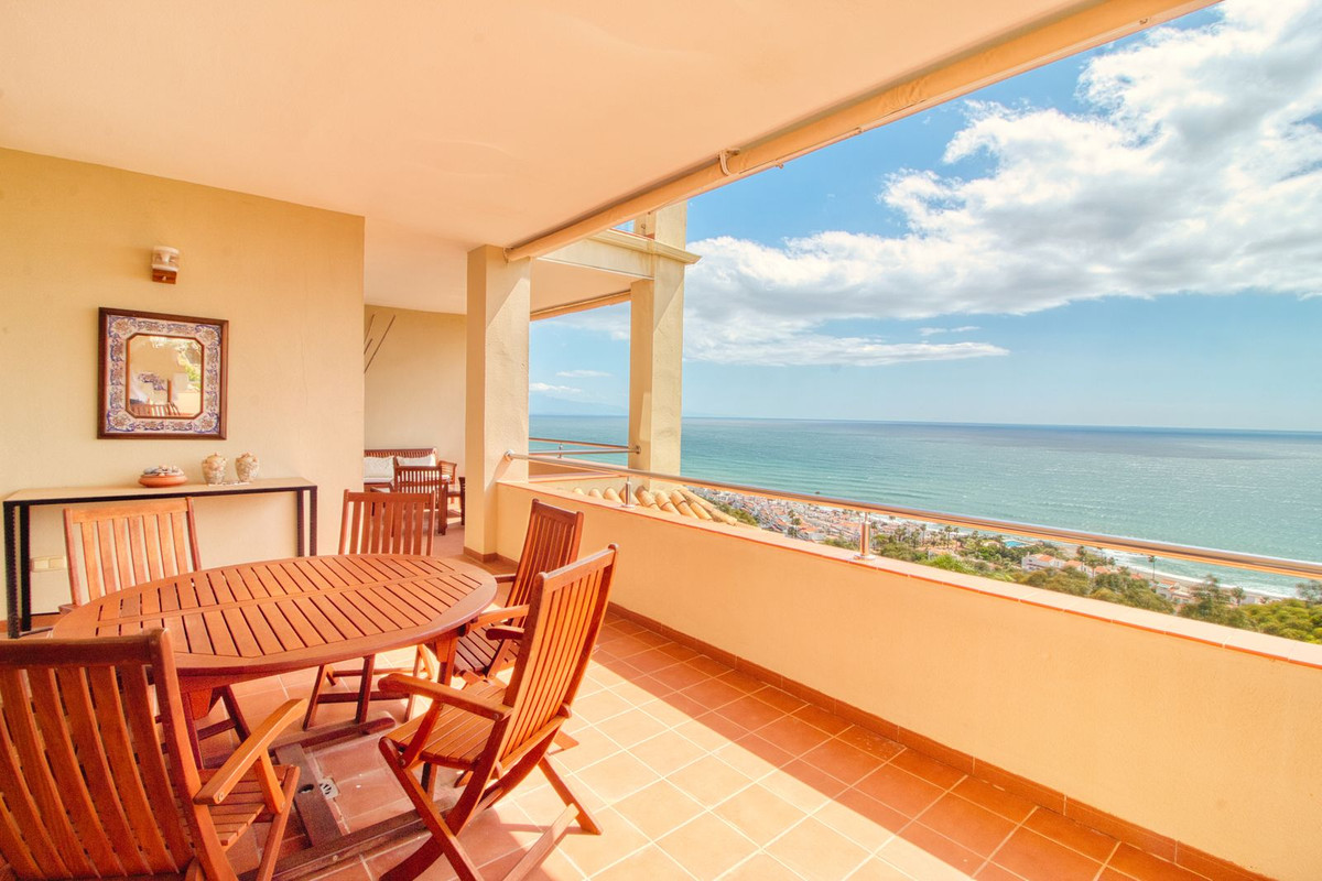 Se vende Apartamento Planta Media de 3 dormitorios en Costa Del Sol, Málaga, España