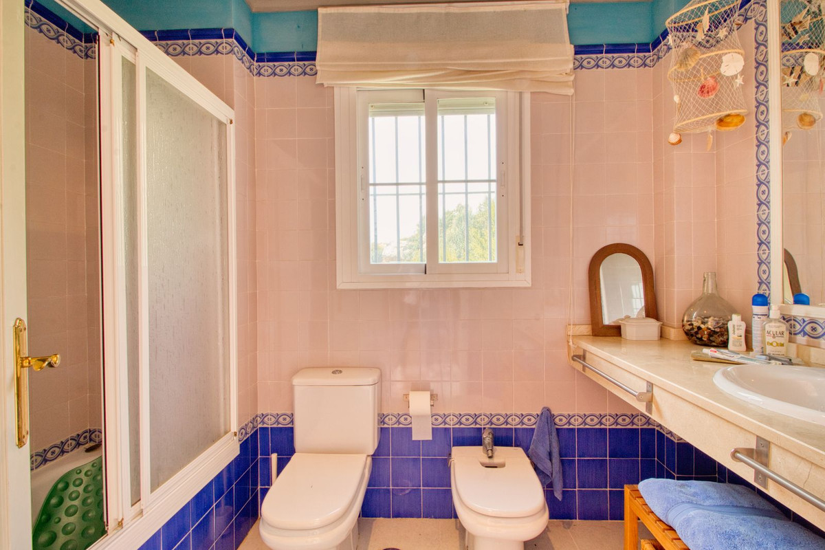 Se vende Apartamento Planta Media de 3 dormitorios en Costa Del Sol, Málaga, España