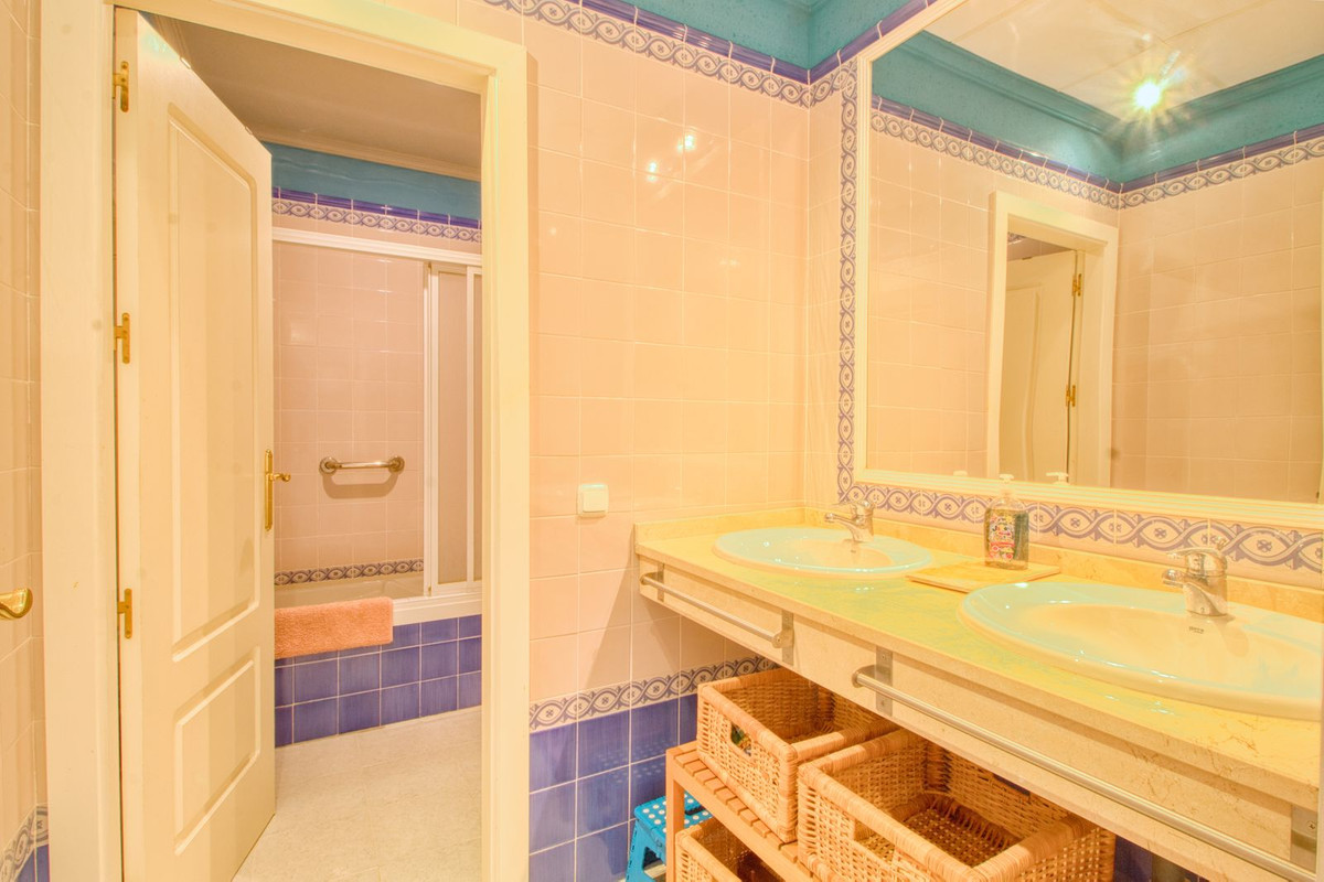Se vende Apartamento Planta Media de 3 dormitorios en Costa Del Sol, Málaga, España