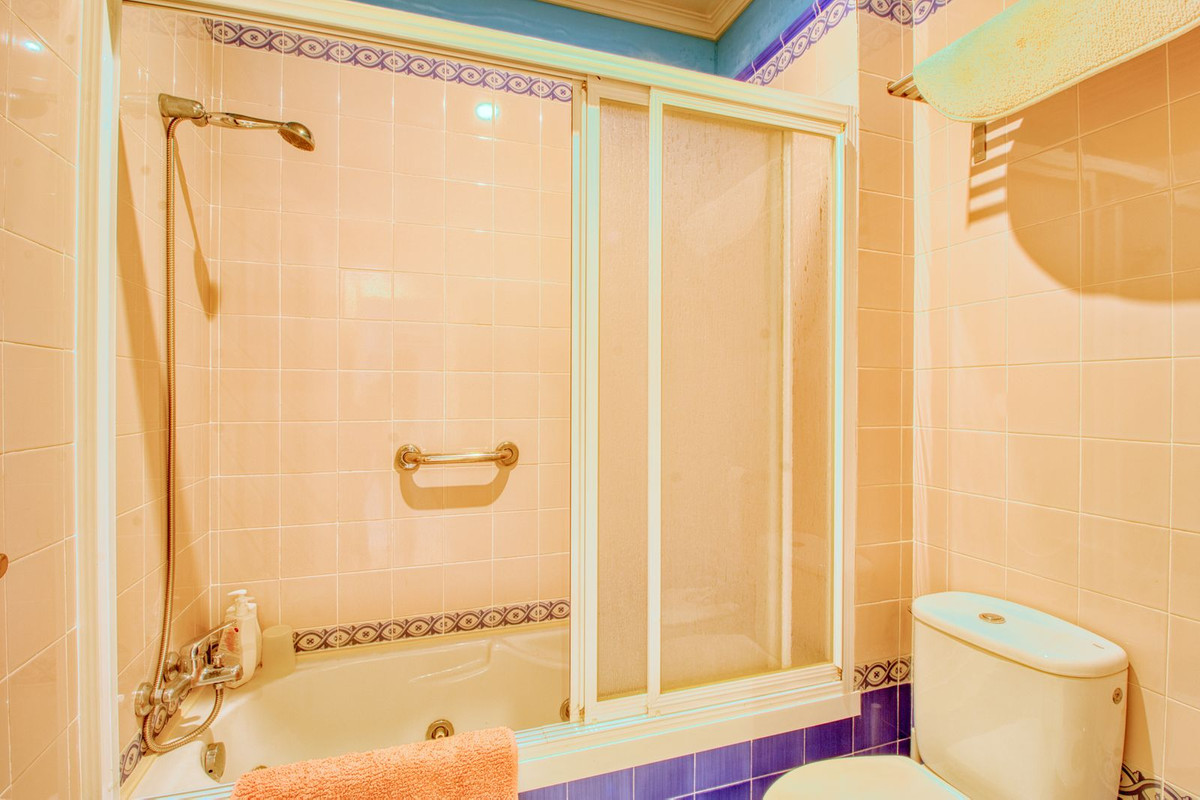 Se vende Apartamento Planta Media de 3 dormitorios en Costa Del Sol, Málaga, España