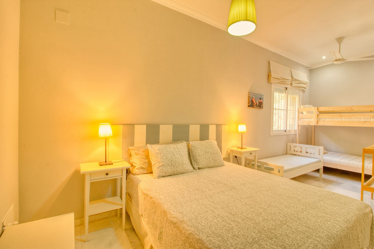 Se vende Apartamento Planta Media de 3 dormitorios en Costa Del Sol, Málaga, España