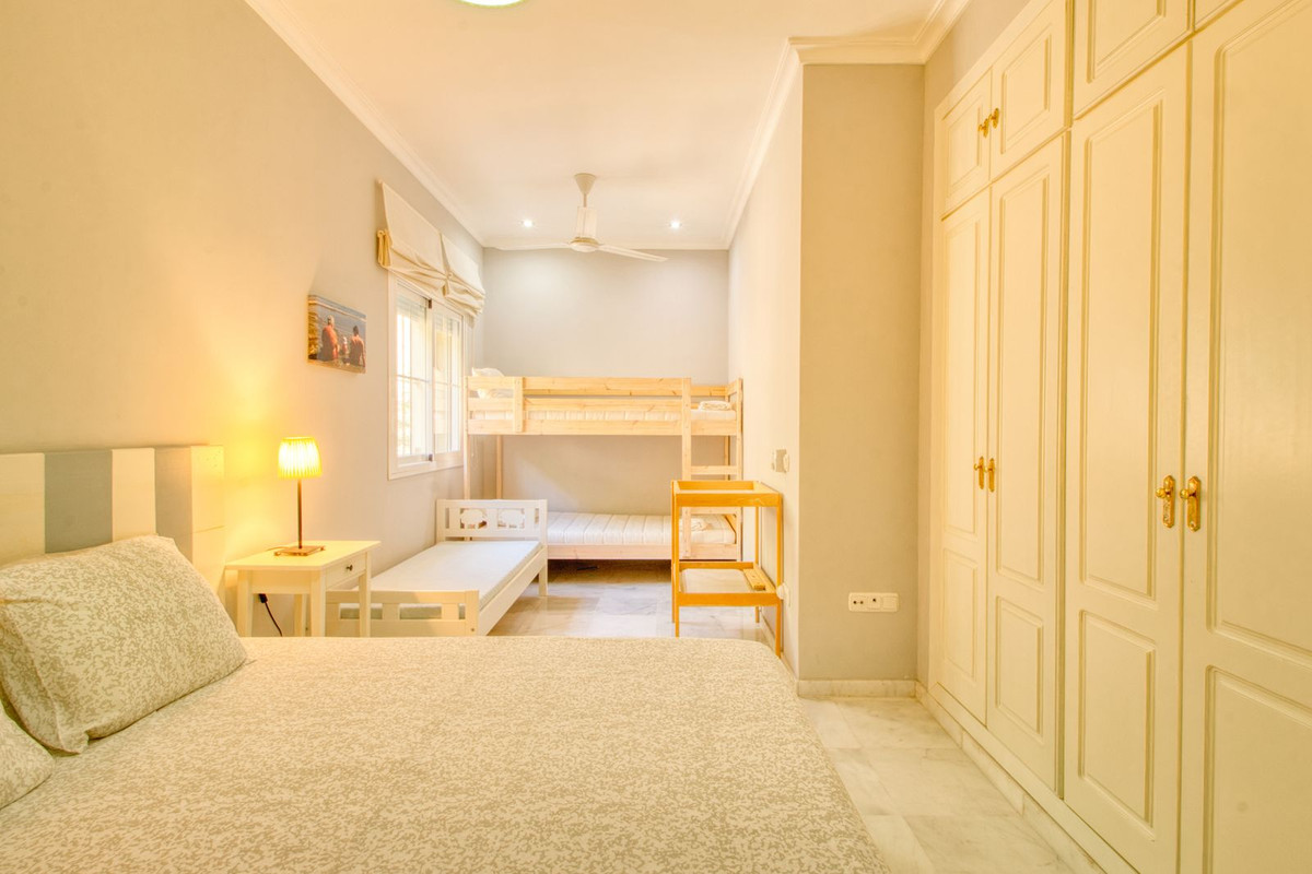 Se vende Apartamento Planta Media de 3 dormitorios en Costa Del Sol, Málaga, España