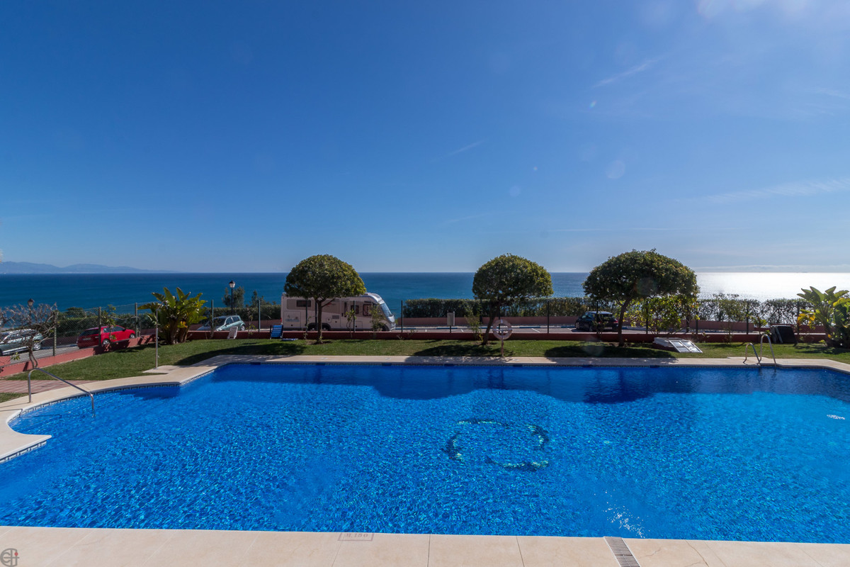 Se vende Apartamento Planta Media de 3 dormitorios en Costa Del Sol, Málaga, España