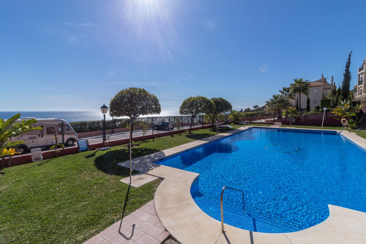 Se vende Apartamento Planta Media de 3 dormitorios en Costa Del Sol, Málaga, España