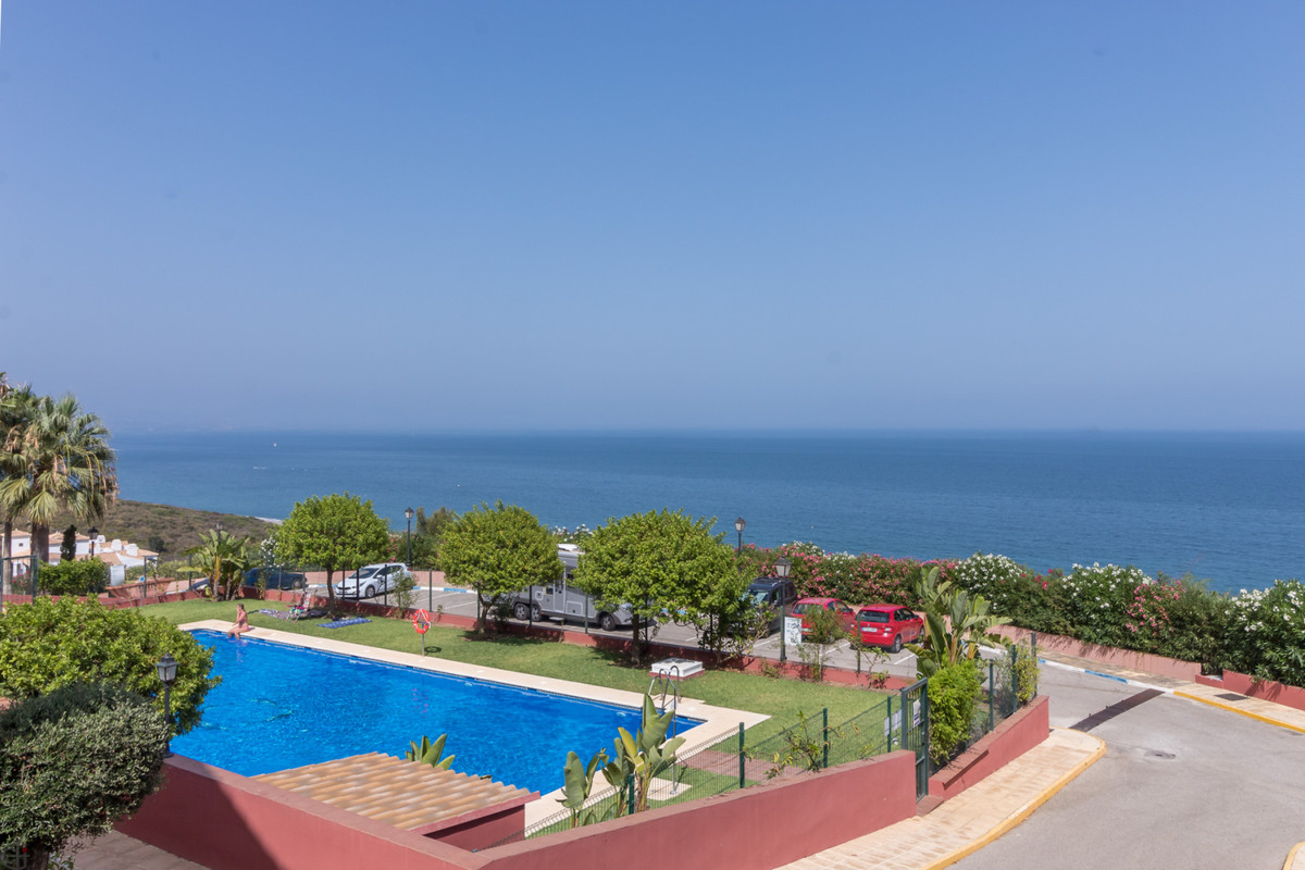 Se vende Apartamento Planta Media de 3 dormitorios en Costa Del Sol, Málaga, España