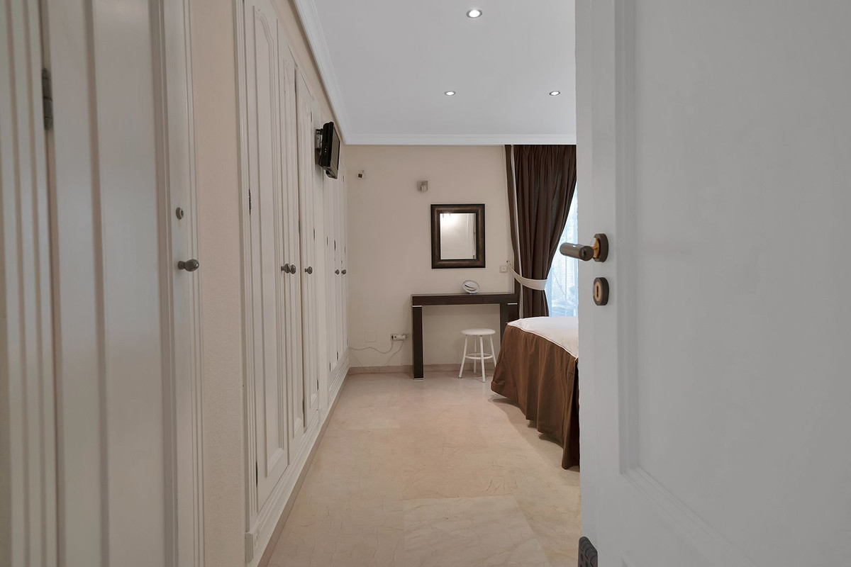 2 Bed Apartment for sale in New Golden Mile Costa Del Sol, Málaga, Spain