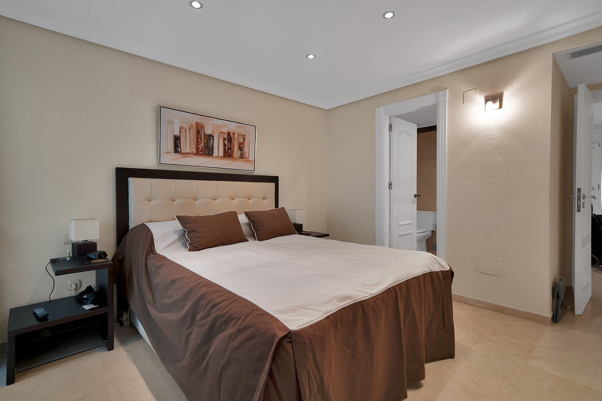 2 Bed Apartment for sale in New Golden Mile Costa Del Sol, Málaga, Spain