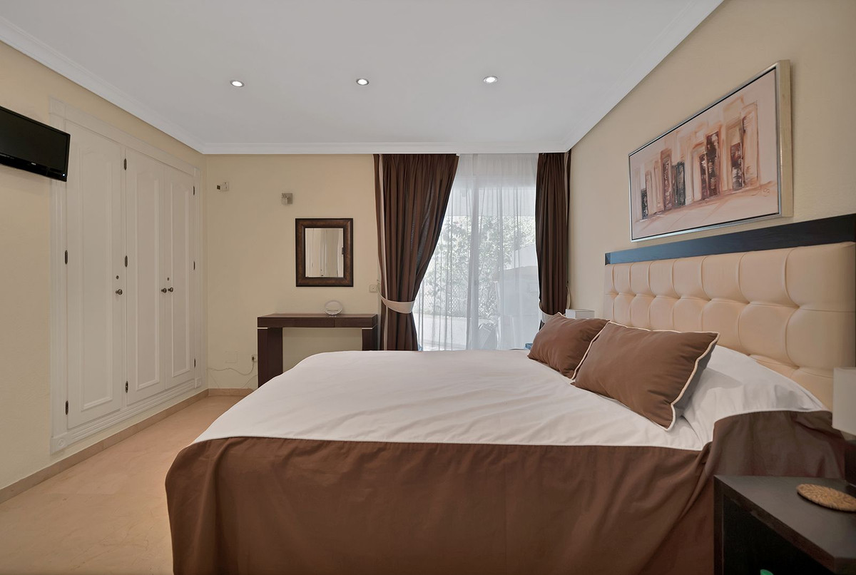 2 Bed Apartment for sale in New Golden Mile Costa Del Sol, Málaga, Spain