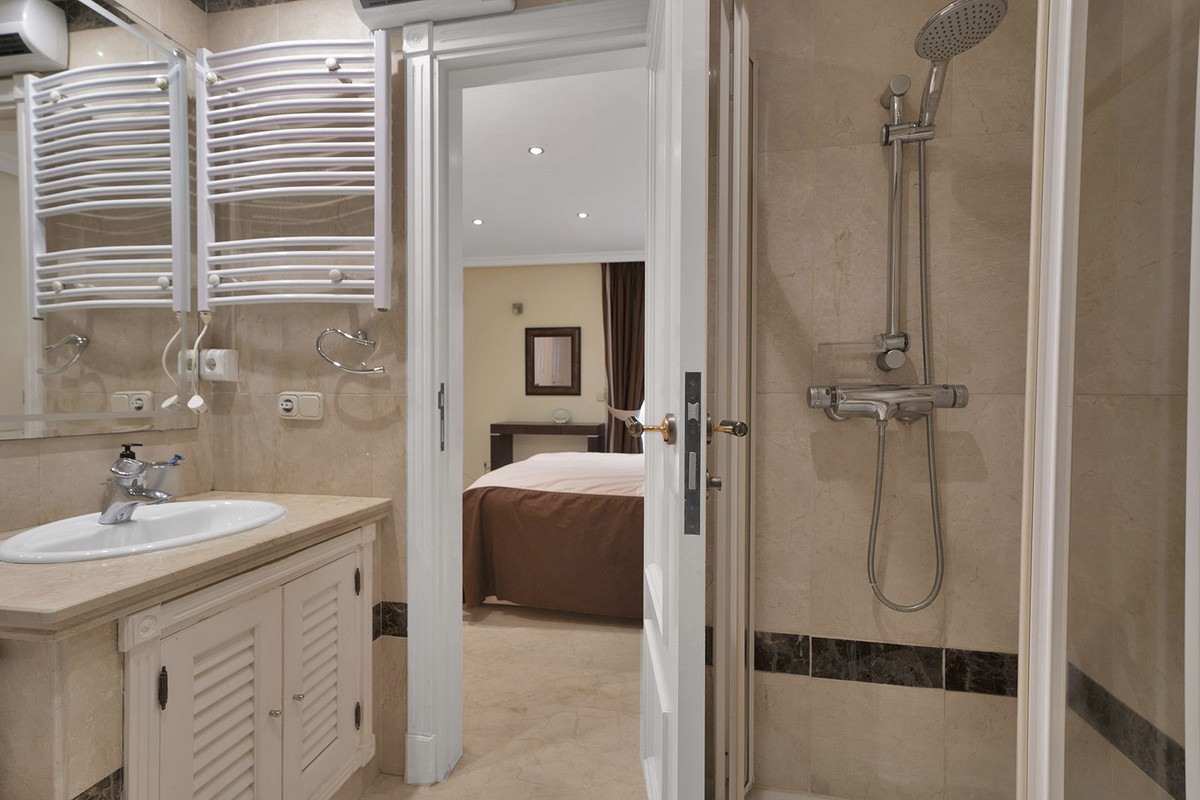 2 Bed Apartment for sale in New Golden Mile Costa Del Sol, Málaga, Spain
