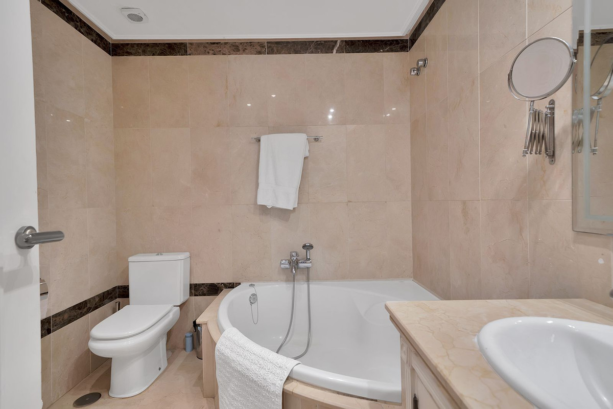 2 Bed Apartment for sale in New Golden Mile Costa Del Sol, Málaga, Spain